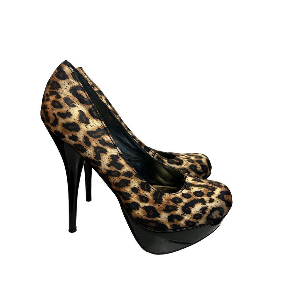 Bamboo Cheetah High Heel 7.5 womens 5” platform heels - excellent condition